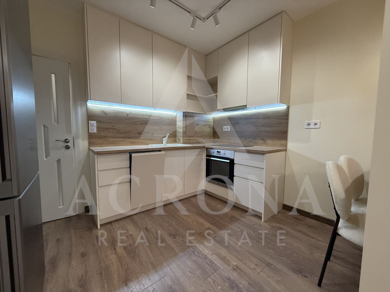 Луксозна Сграда с Акт 16-0 Луксозна Сграда с Акт 16 - 0