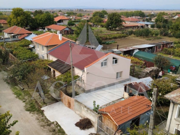 Самостоятелна еднофамилна къща с. Голям чардак - 0