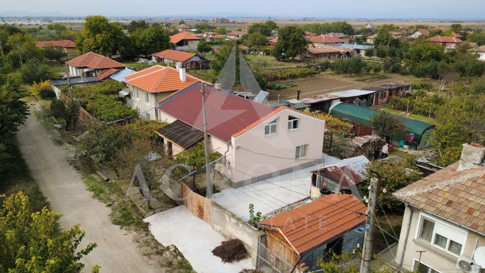 Самостоятелна еднофамилна къща с. Голям чардак - 0