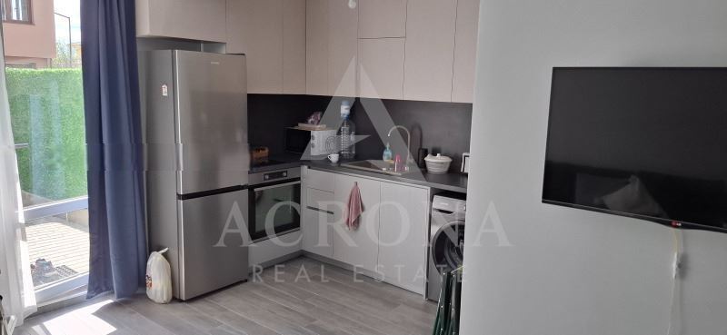 Едностаен в Кючук Париж-0 Едностаен в Кючук Париж - 0