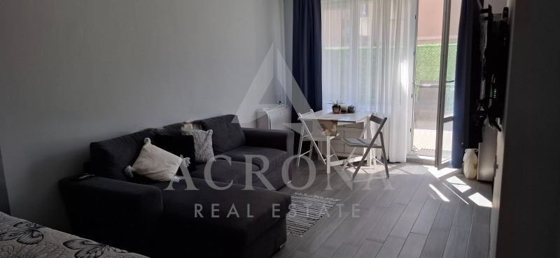 Едностаен в Кючук Париж-0 Едностаен в Кючук Париж - 0