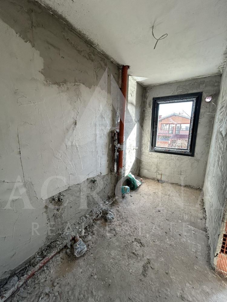 Къща в Остромила - 0