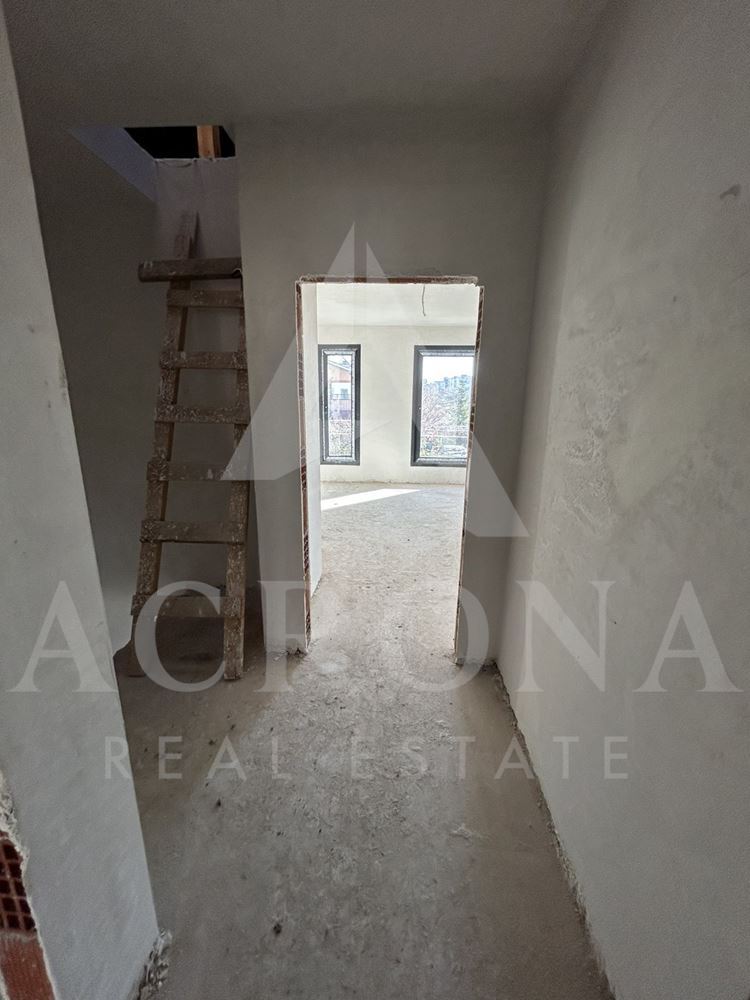 Къща в Остромила - 0