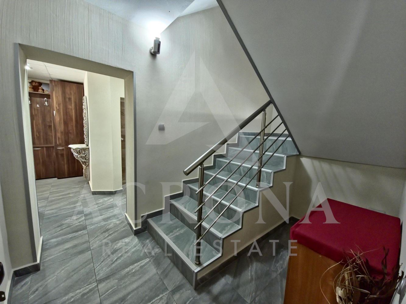 Самостоятелна масивна къща с търговско помещение! Разработен бизнес-хранителен магазин!-0 Самостоятелна масивна къща с търговско помещение! Разработен бизнес-хранителен магазин! - 0