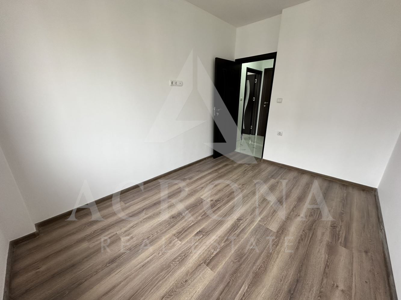 Тристаен до ключ в Кючук Париж-0 Тристаен до ключ в Кючук Париж - 0