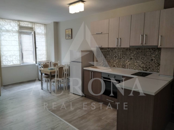 Обзаведен тристаен в Центъра - 0