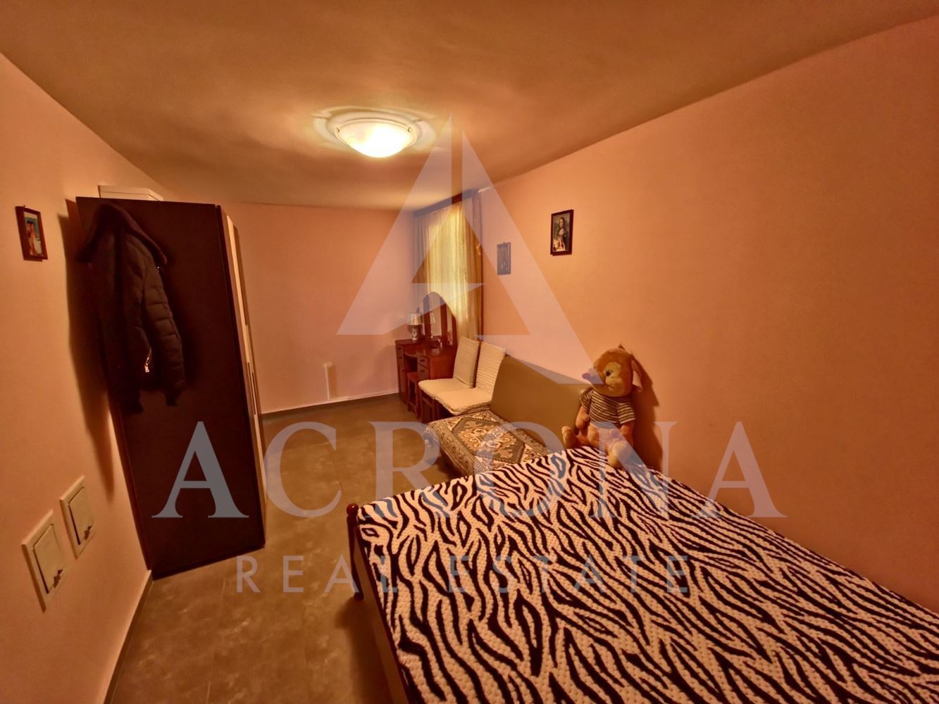 Самостоятелна масивна къща с търговско помещение! Разработен бизнес-хранителен магазин!-0 Самостоятелна масивна къща с търговско помещение! Разработен бизнес-хранителен магазин! - 0