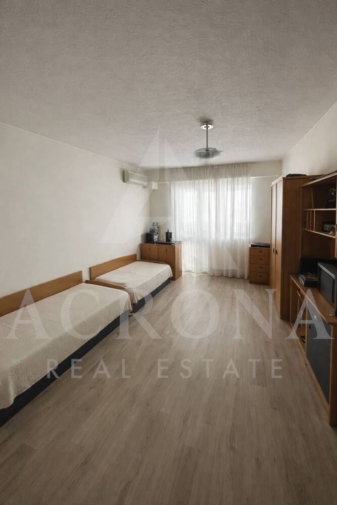 Тристаен с 4 отделни стаи кв. Кючук Париж-0 Тристаен с 4 отделни стаи кв. Кючук Париж - 0