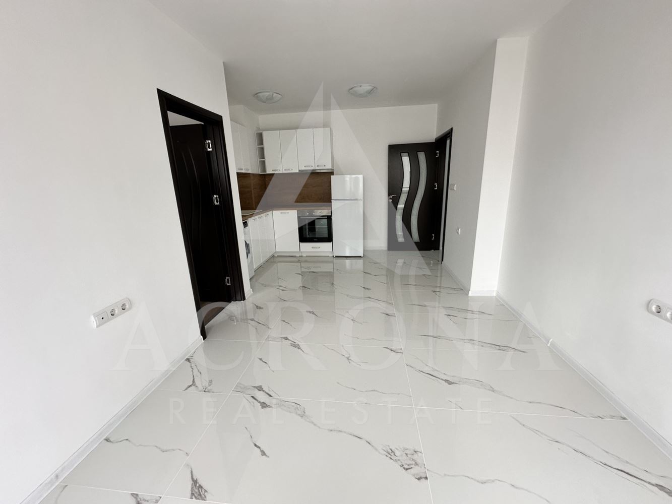 Тристаен до ключ в Кючук Париж-0 Тристаен до ключ в Кючук Париж - 0