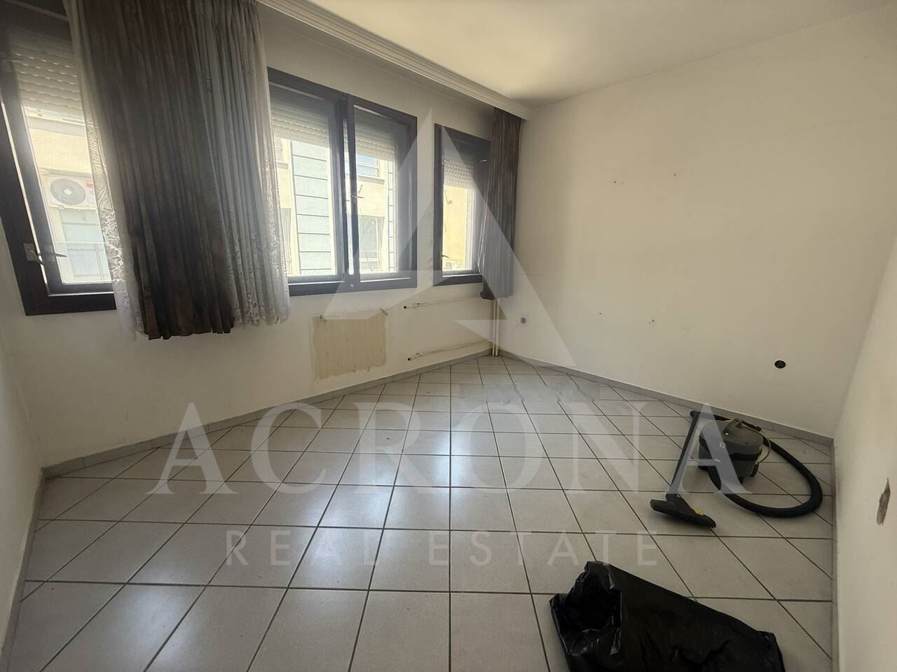 3 стаен! Малка сграда! Топ локация! - 0