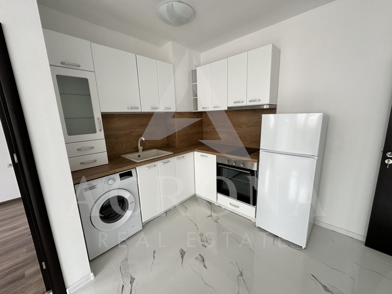 Тристаен до ключ в Кючук Париж-0 Тристаен до ключ в Кючук Париж - 0