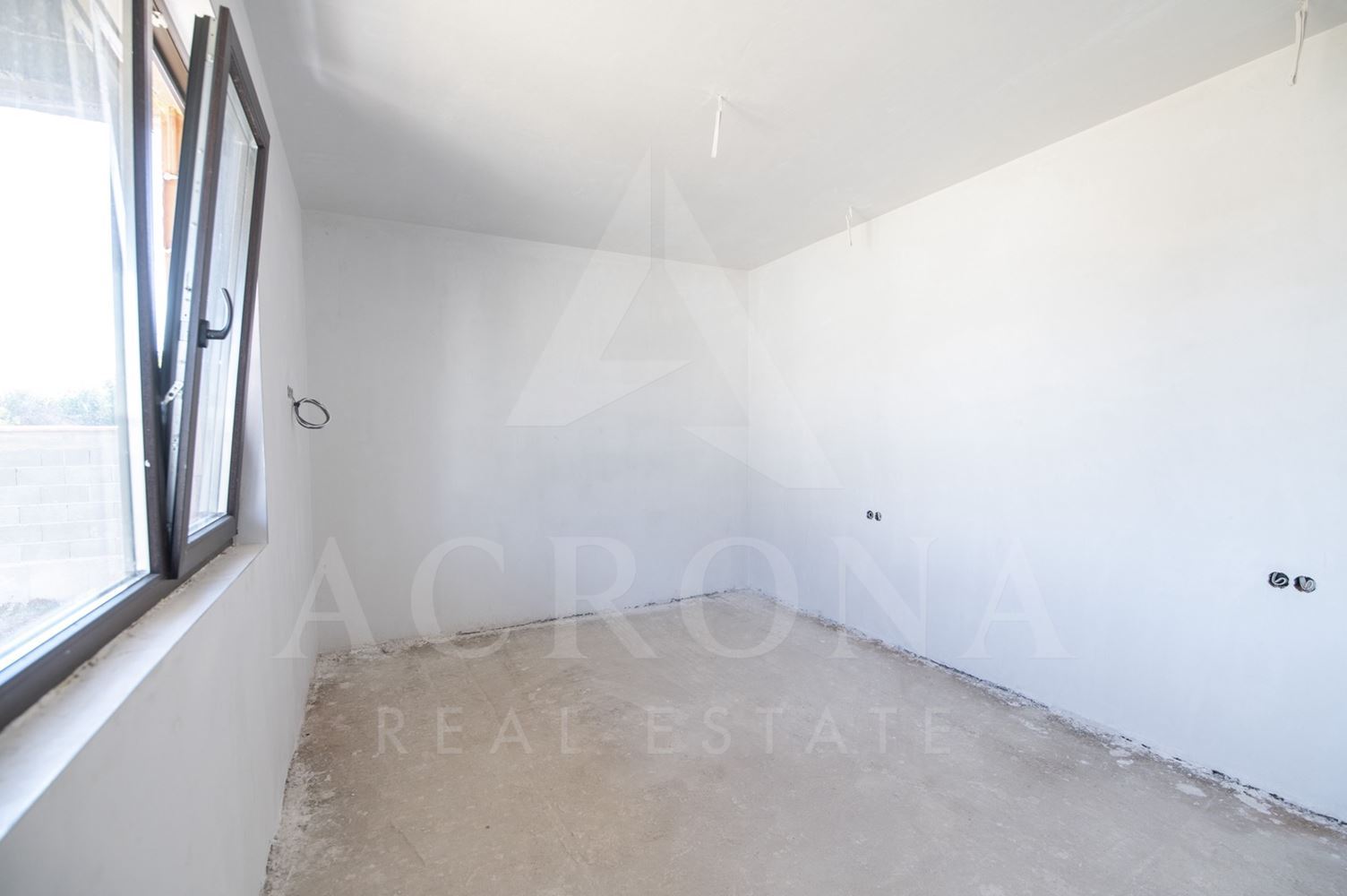 Еднофамилна самостоятелна къща с. Маноле - 0