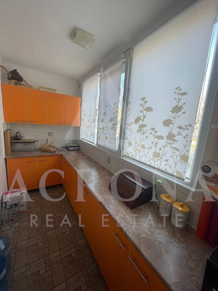 Тристаен с 4 отделни стаи кв. Кючук Париж-0 Тристаен с 4 отделни стаи кв. Кючук Париж - 0