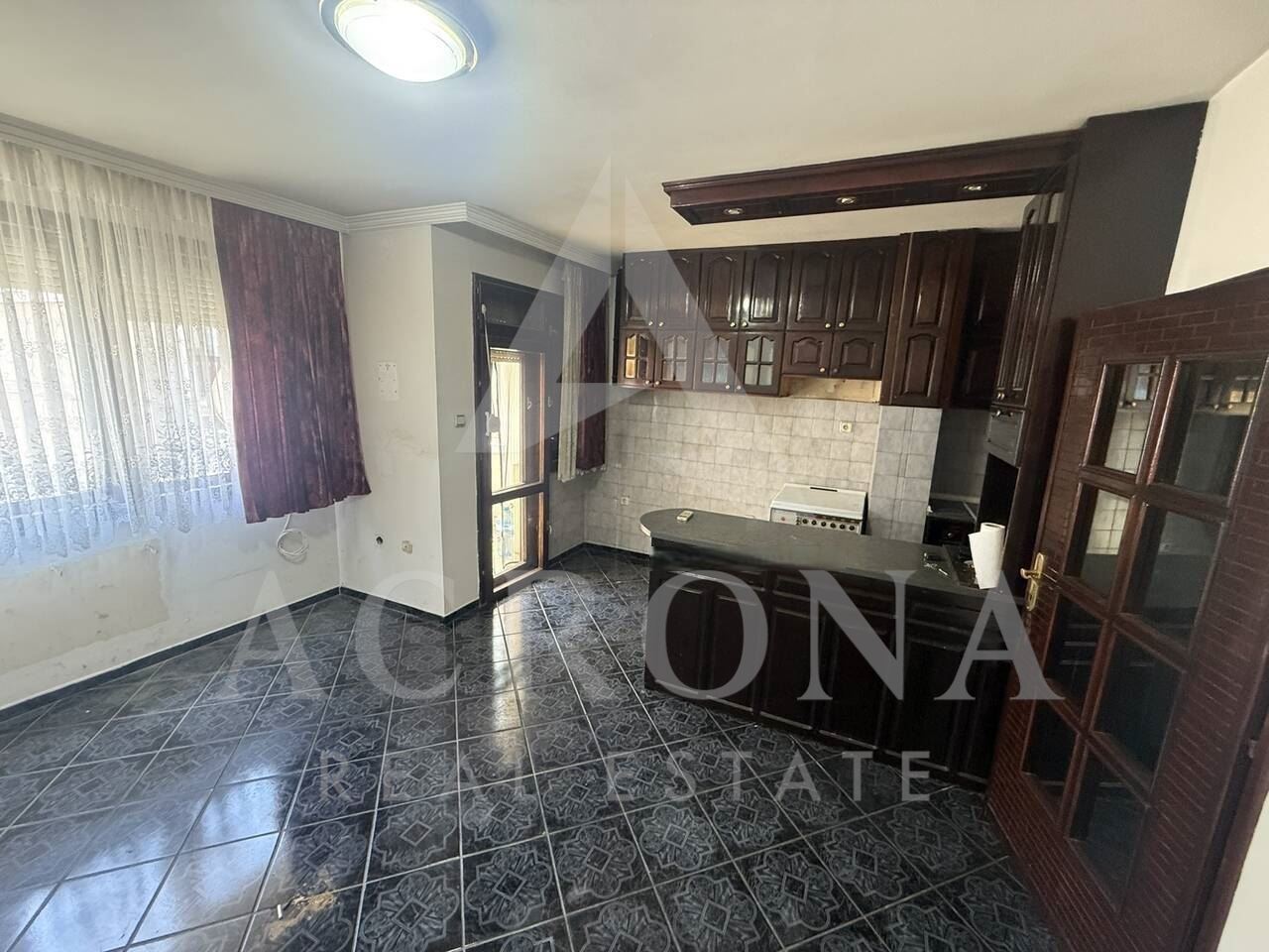 3 стаен! Малка сграда! Топ локация! - 0