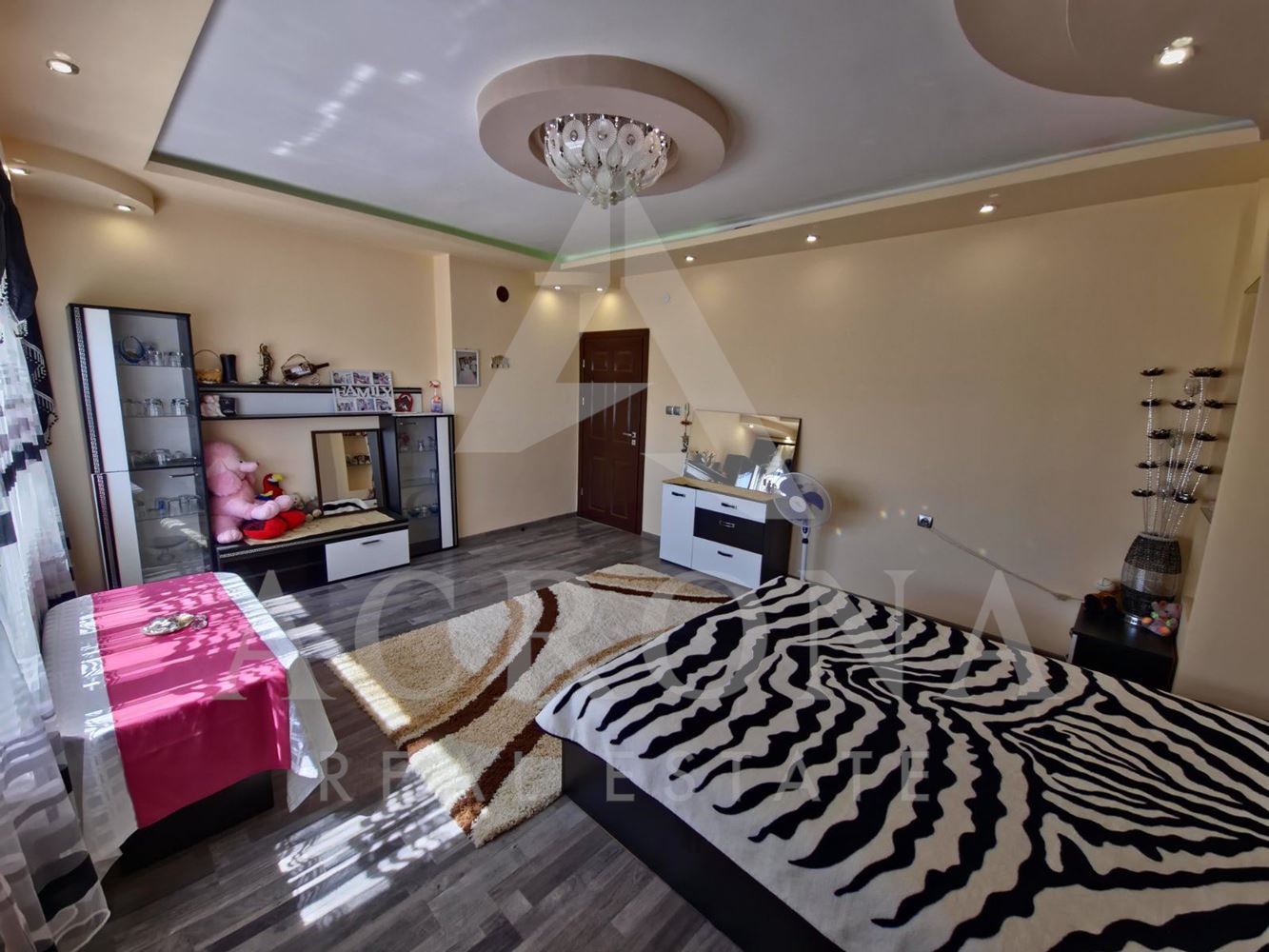 Самостоятелна масивна къща с търговско помещение! Разработен бизнес-хранителен магазин!-0 Самостоятелна масивна къща с търговско помещение! Разработен бизнес-хранителен магазин! - 0