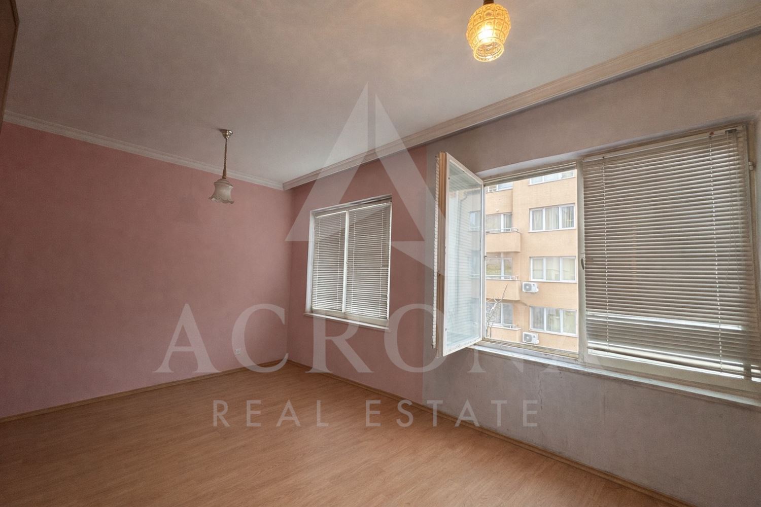 Тристаен апартамент кв. Христо Ботев-0 Тристаен апартамент кв. Христо Ботев - 0