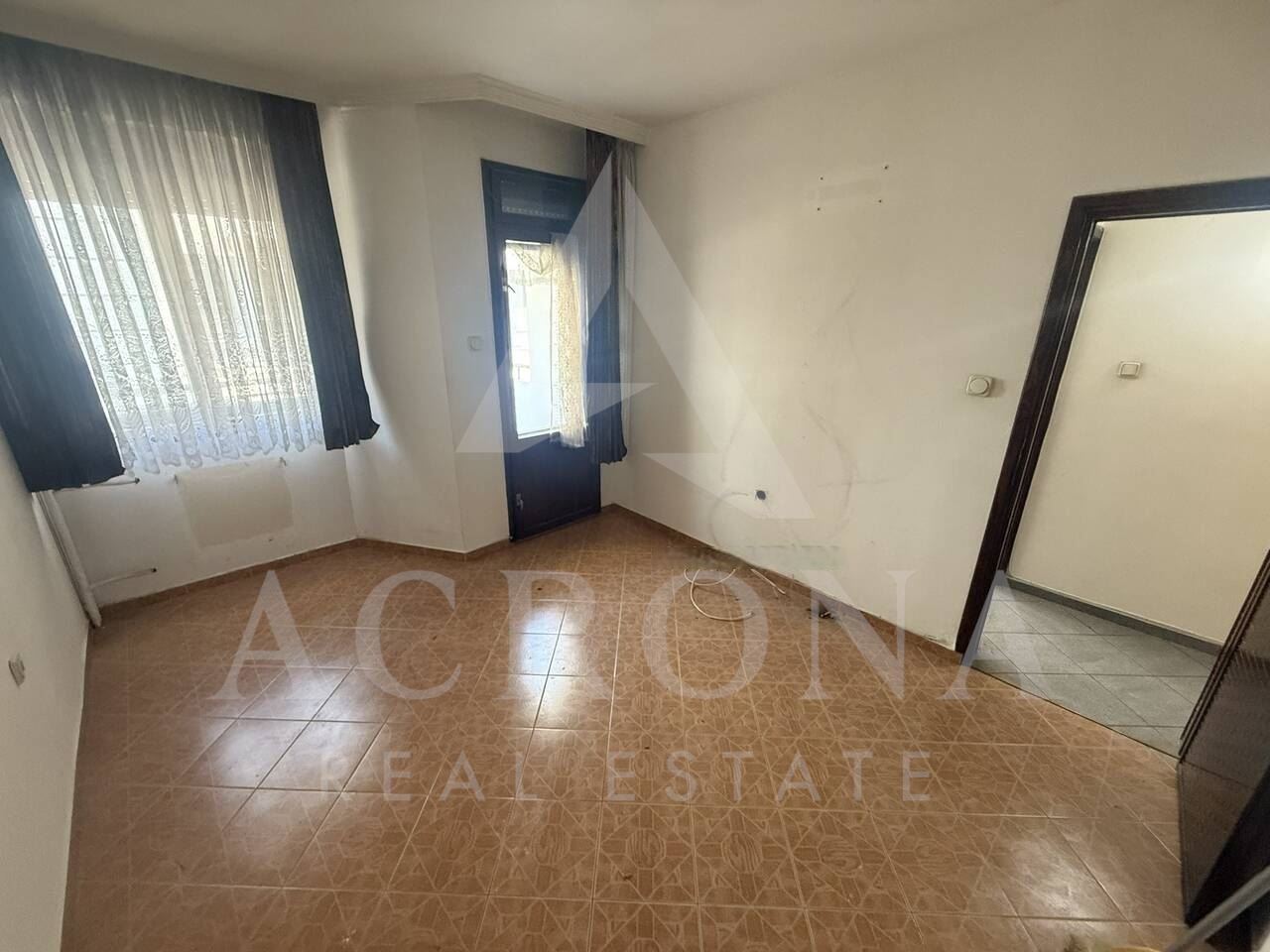 3 стаен! Малка сграда! Топ локация! - 0