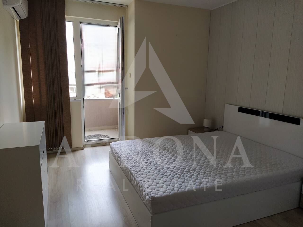 Обзаведен тристаен в Центъра-0 Обзаведен тристаен в Центъра - 0