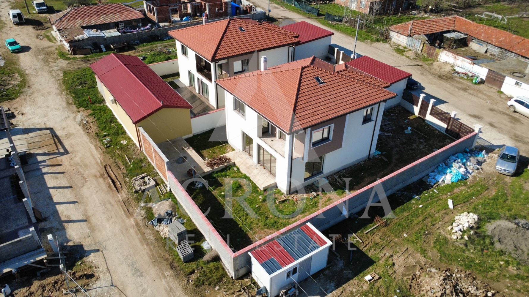 Еднофамилна самостоятелна къща с. Маноле - 0