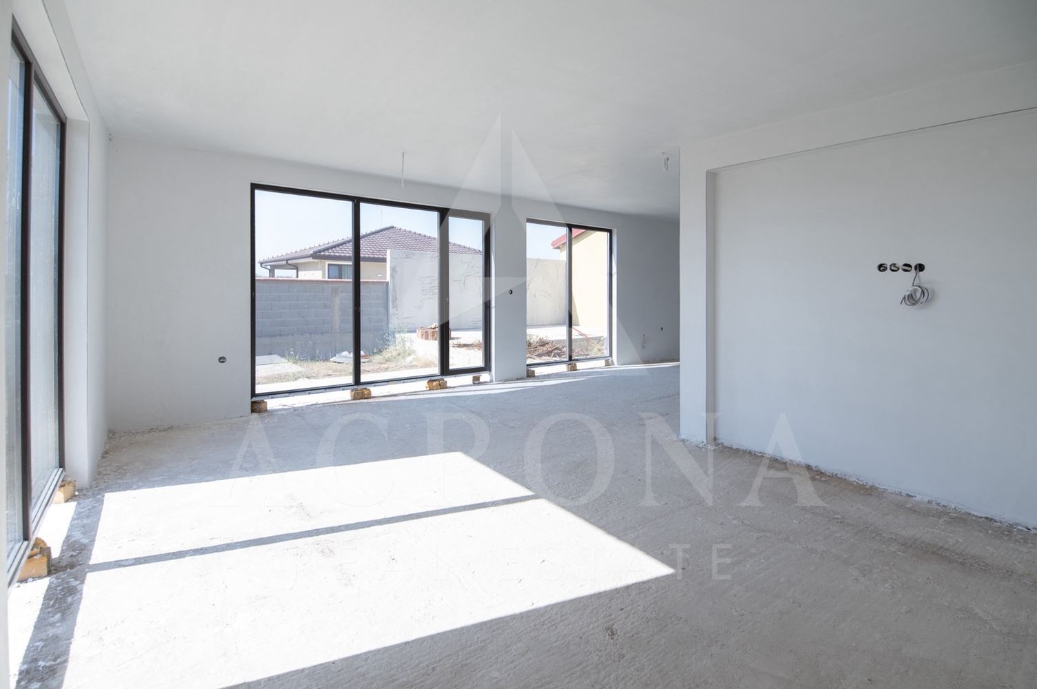 Еднофамилна самостоятелна къща с. Маноле - 0