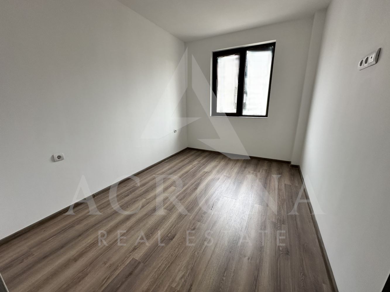 Тристаен до ключ в Кючук Париж-0 Тристаен до ключ в Кючук Париж - 0