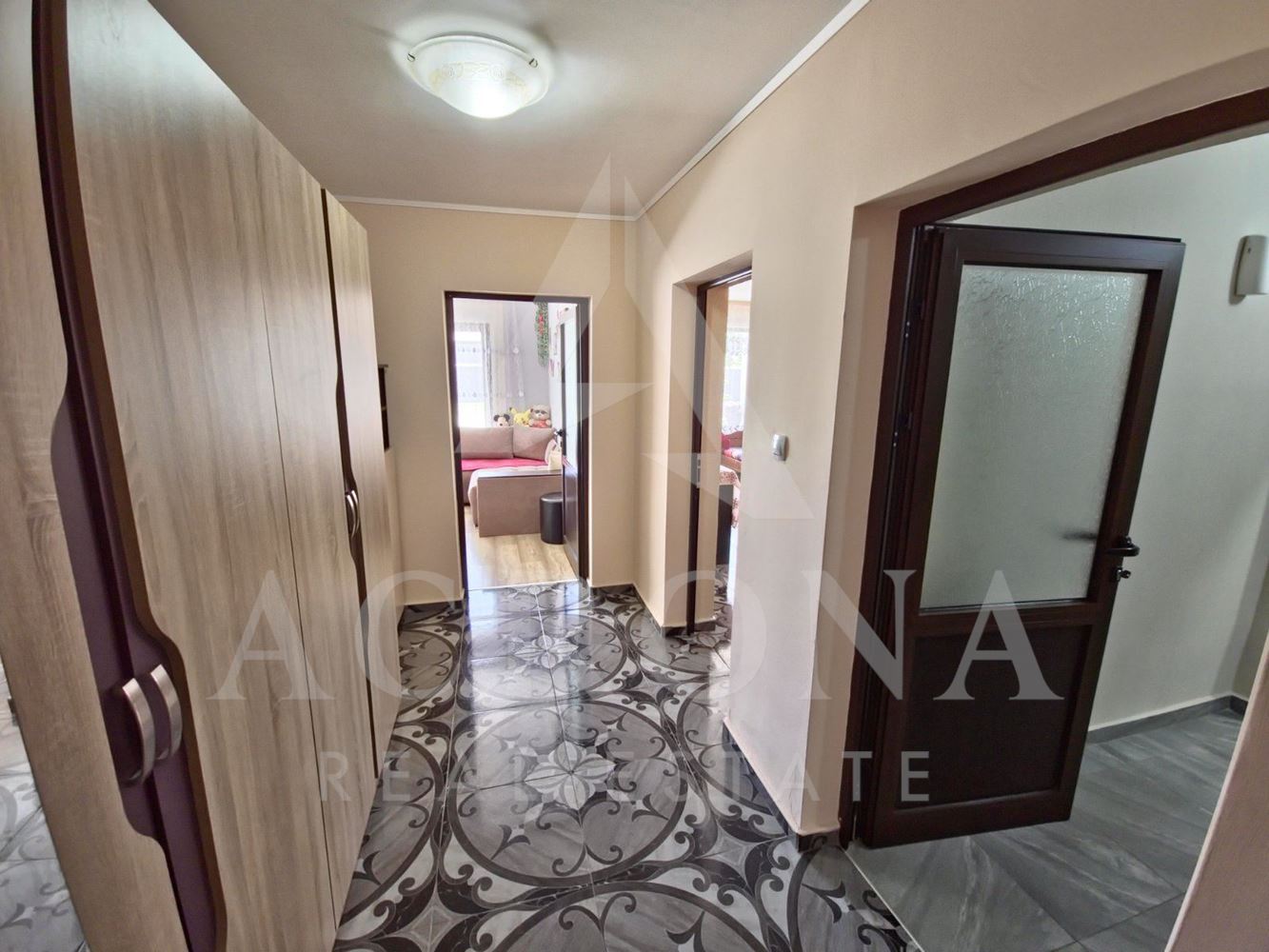 Самостоятелна масивна къща с търговско помещение! Разработен бизнес-хранителен магазин!-0 Самостоятелна масивна къща с търговско помещение! Разработен бизнес-хранителен магазин! - 0