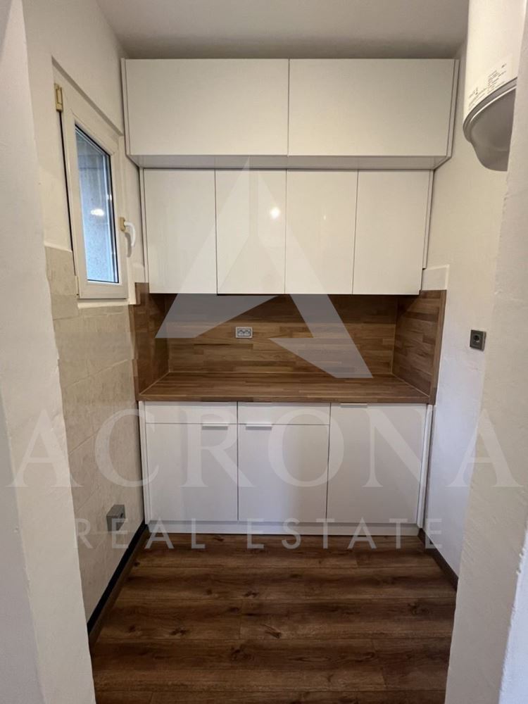 Тристаен Обновен 4 Отделни стаи - кв. Кючук Париж - 0