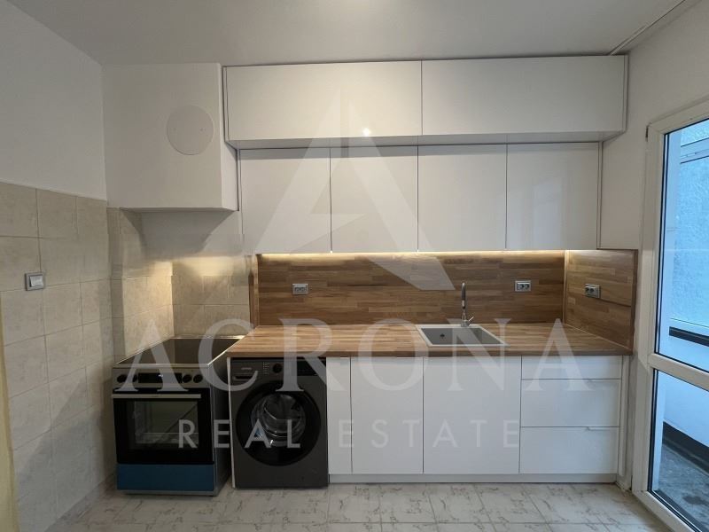 Тристаен Обновен 4 Отделни стаи - кв. Кючук Париж - 0