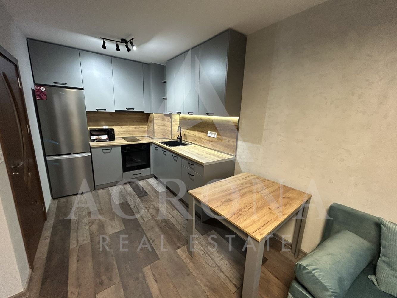 2-стаен обзаведен апартамент в Христо Смирненски - 0